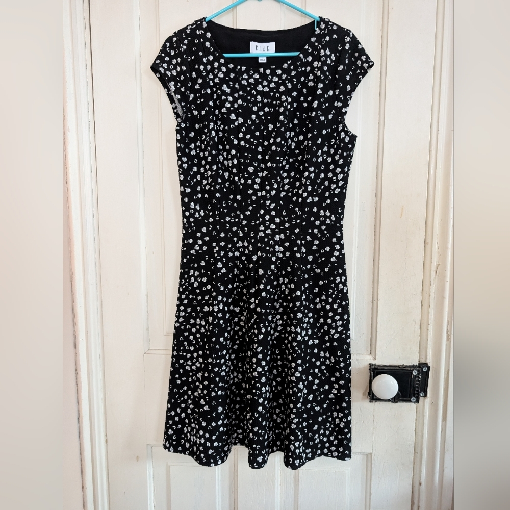 LIKE NEW Women's ELLE Seamed Texture Fit & Flare Dress Size L